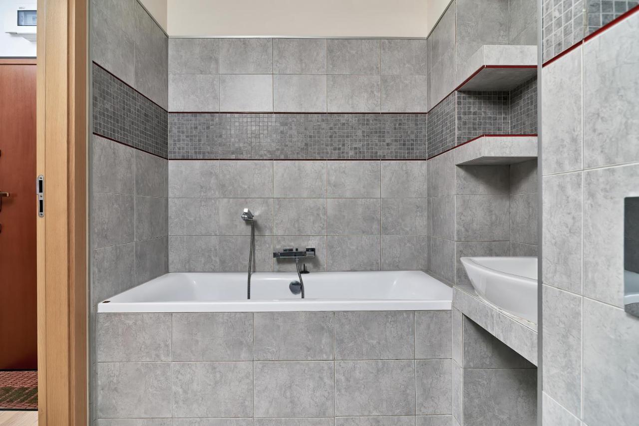 Apartament Spizowa Z Balkonem Wroclaw By Noclegi Renters Eksteriør billede